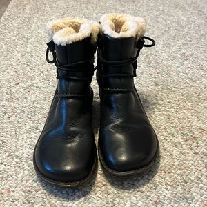 UGG Akadia Laced Fur Lined Boot Back - Women's 7